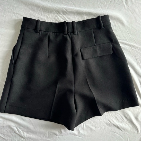 Zara Black Pleated High-Waisted Shorts - Picture 4 of 6